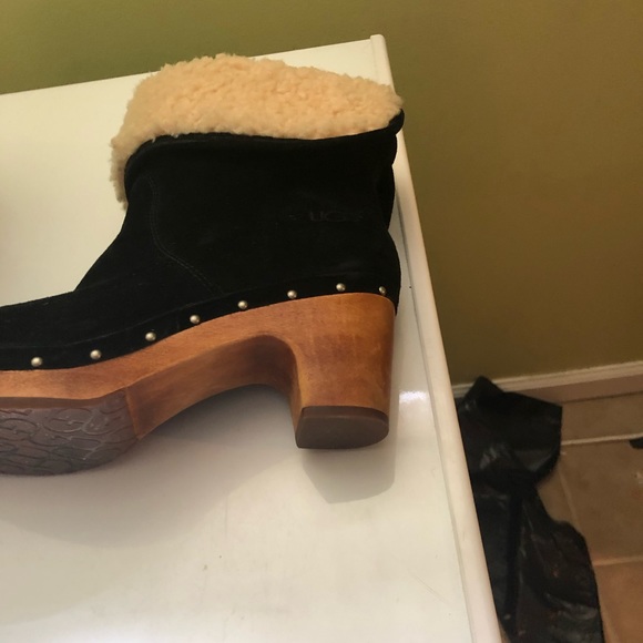 UGG ankle boot with the option of keeping it rolled down or up see photos - Picture 3 of 3